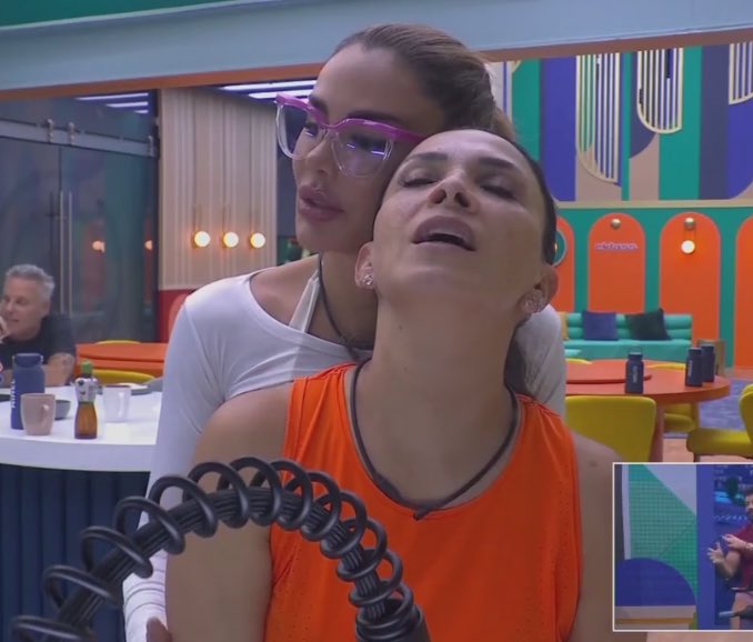 Ninel: Te gustan los tamales? 
Dalilah: Si, por? 
Ninel: Porque ahí te van los dedulce 🤞🏻
JAJAJA #LaCasaDeLosFamososMx3 #LaCasaDeLosFamososMx #LCDLFMX3