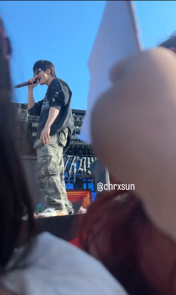 nela | conocí a skz 🇪🇨 😭 tweet media