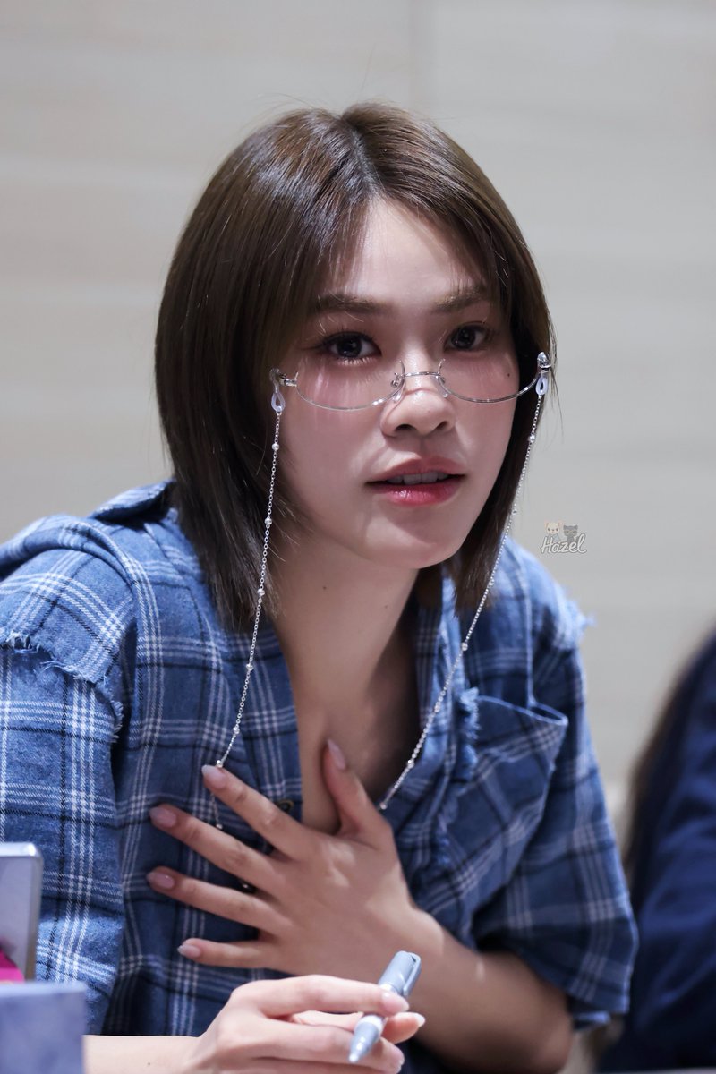 How am I supposed to handle this? 🧡🧡

#มหกรรมนิยายนานาชาติ2025xEB
#emiamily