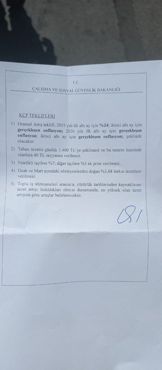 Syn bakanlarım <a href="/isikhanvedat/">Prof. Dr. Vedat Işıkhan</a> <a href="/memetsimsek/">Mehmet Simsek</a> Çıkın kamu oyuna açıklamada bulunun 600 bin Kamu çalışanları Sizin sözünüze itibar edip Güvenerek bir umut bekleyenler içindeydiler lakin sözünüz tutulmadı Devlet büyüğümüz <a href="/RTErdogan/">Recep Tayyip Erdoğan</a> beye haksızlık olur kendisine mahcup olursunuz..