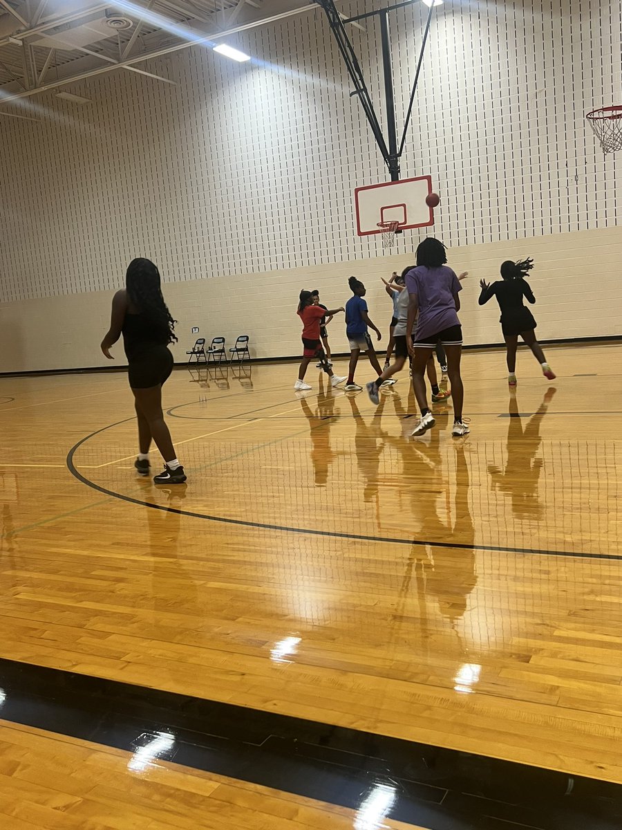 LadyCougsGBB's tweet image. OPEN GYM VIBES!! Stay tuned for more dates and times ! #gettingbetter #SeguinNation
