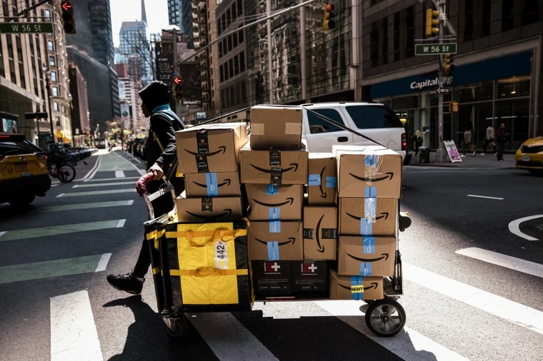 🇺🇸 TRUMP KILLS $800 IMPORT LOOPHOLE - TEMU, SHEIN, AND GLOBAL RETAIL JUST GOT HIT

Trump just ended the de minimis rule - meaning all imports under $800 now face tariffs, no matter where they’re from.

Starting end of Aug, every low-cost item shipped through the global postal