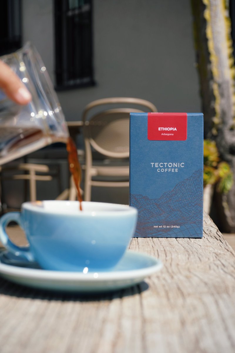 Just launched Ethiopia Arbegona. Grown by smallholder farmers in Sidamo at 2000 meters, this washed heirloom coffee offers delicate notes of bergamot, lavender, and sweet tea.
#tectoniccoffee #coffee #coffeelover #specialtycoffee #losangeles #westhollywood #cafe #australiancoffee