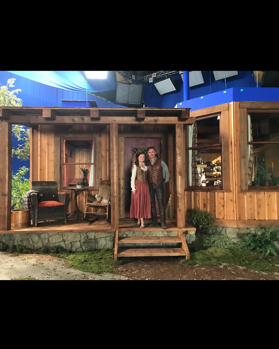 » Emilie de Ravin IT tweet media