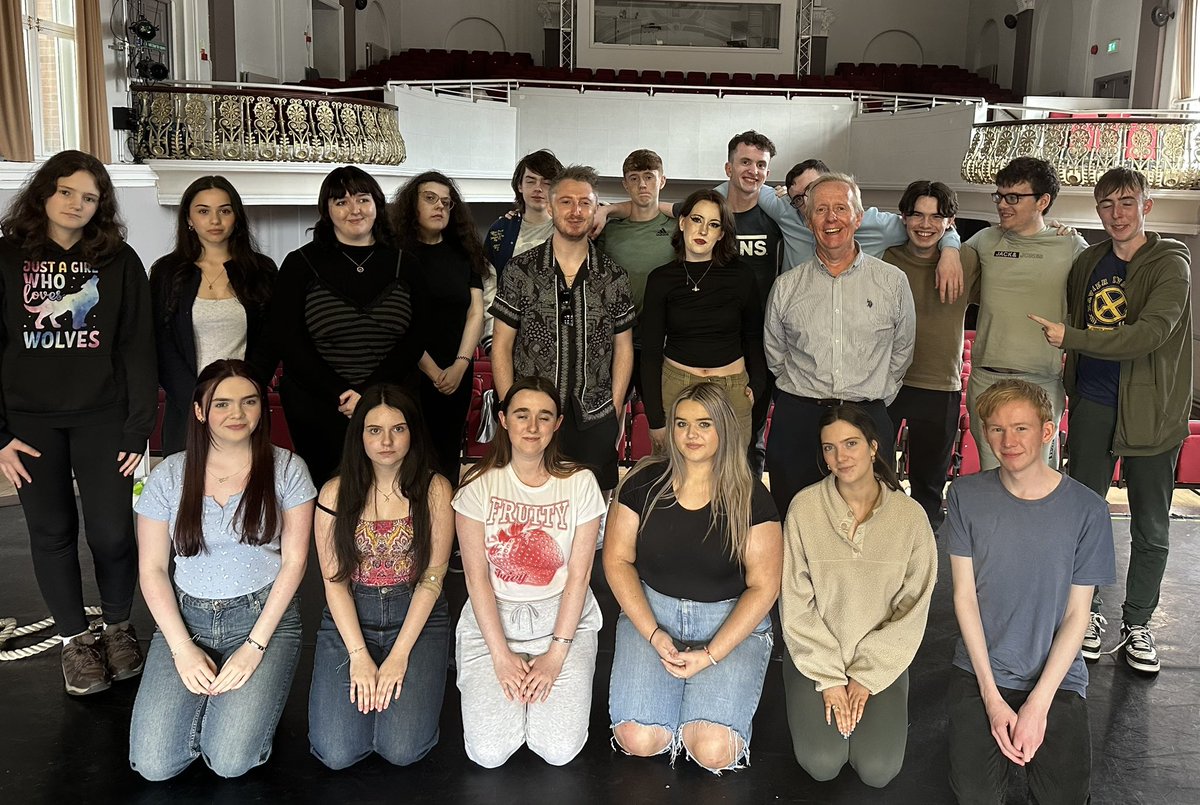 NewpointP's tweet image. One day with Johnny Depp at their premiere, next with Newpoint Youth on the stage what rared him!
Ryan McParland put ‘em all straight on the up &amp;amp; down of an acting career.
David Pearse led them in ripping text apart to build a character. Here he’s a shady monk in the Shardlake.