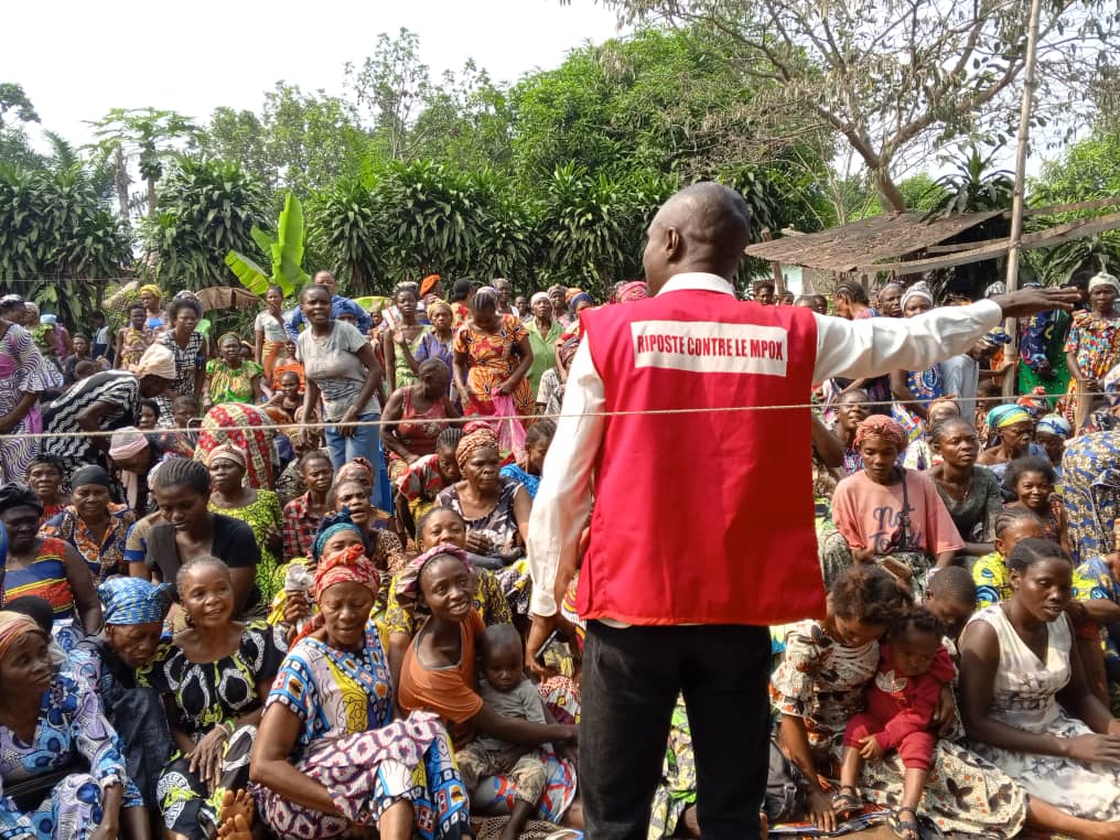 MEDIACONGO.NET (@mediacongo) on Twitter photo #Kwilu: Vivant difficilement dans plus de neuf sites disséminés dans la ville de #Kikwit, plus de 7000 déplacés de #Kwamouth et de l'espace #Kasai, ayant fui les exactions des miliciens #Mobondo et #KamwinaSapu, vont être assistés par <a href="/CroixRouge/">Croix-Rouge fr</a> #Kwilu: Vivant difficilement dans plus de neuf sites disséminés dans la ville de #Kikwit, plus de 7000 déplacés de #Kwamouth et de l'espace #Kasai, ayant fui les exactions des miliciens #Mobondo et #KamwinaSapu, vont être assistés par <a href="/CroixRouge/">Croix-Rouge fr</a>