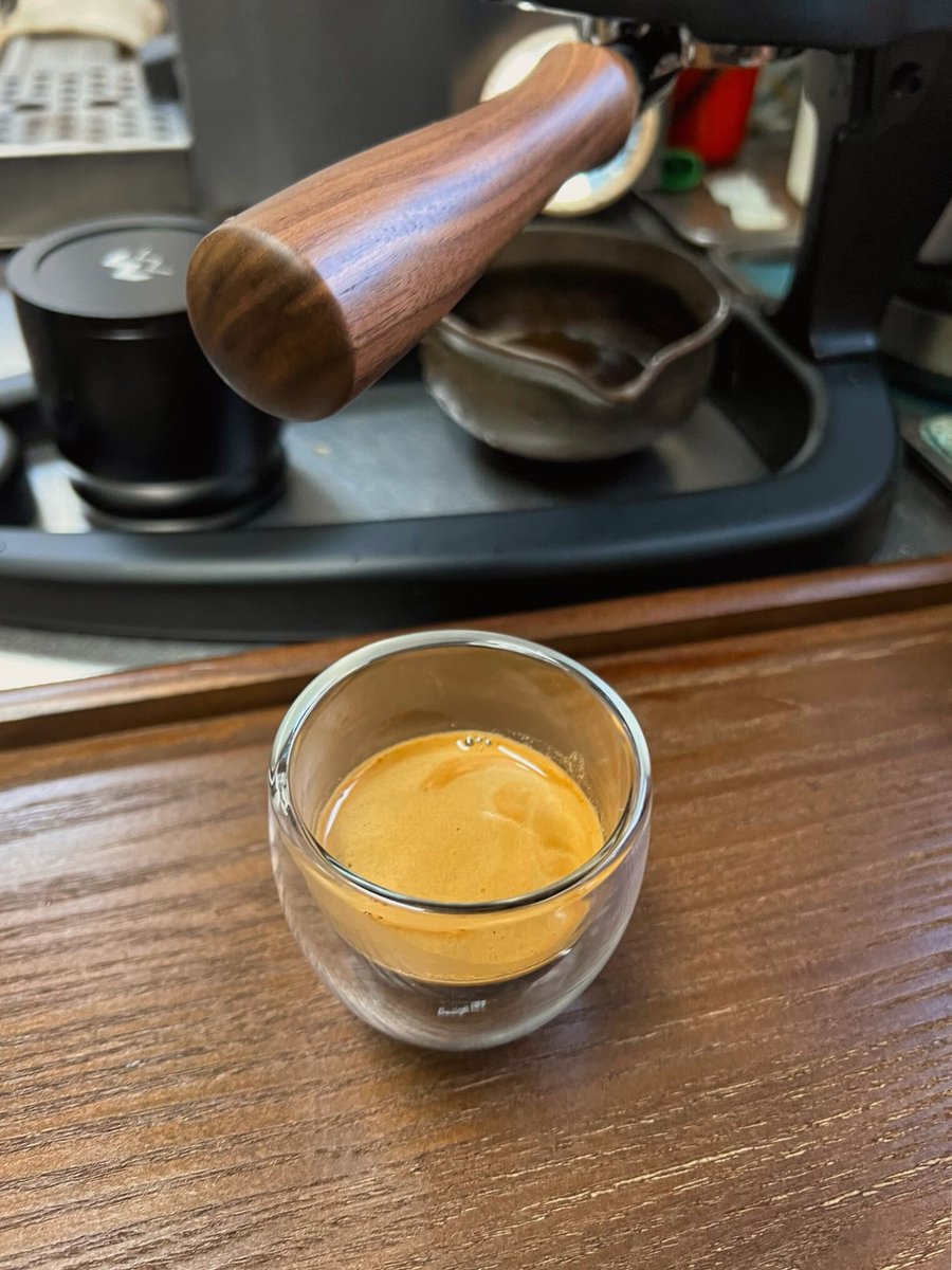 のんびり生活情報 (@sendai_jyouhou) on Twitter photo エスプレッソ
<a href="/nob_caffe/">NOB COFFEE</a> さん エチオピア ブレンド
ジャスミン、ベリーの華やかな香りベリー系の爽やかな酸味、透明感のある軽い口当たりの美味しい一杯
ターボショット調整中
In 18g Out 40g をめざす 今回は 36g
x 挽き目 3.5 (もっと粗くする)
Weber workshops Unibasket + EPF で抽出 エスプレッソ
<a href="/nob_caffe/">NOB COFFEE</a> さん エチオピア ブレンド
ジャスミン、ベリーの華やかな香りベリー系の爽やかな酸味、透明感のある軽い口当たりの美味しい一杯
ターボショット調整中
In 18g Out 40g をめざす 今回は 36g
x 挽き目 3.5 (もっと粗くする)
Weber workshops Unibasket + EPF で抽出
