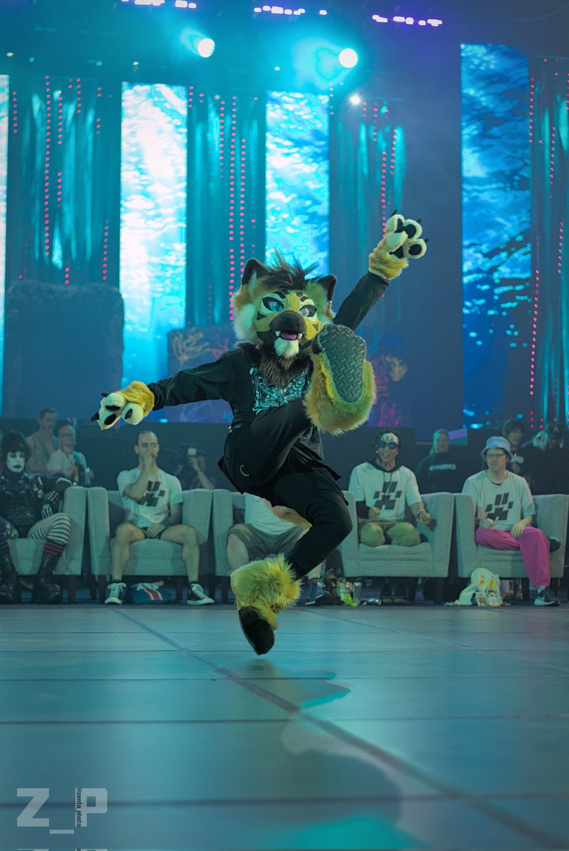 #Anthrocon2025 Floor Wars Group - Dogs In A Hot Car!!