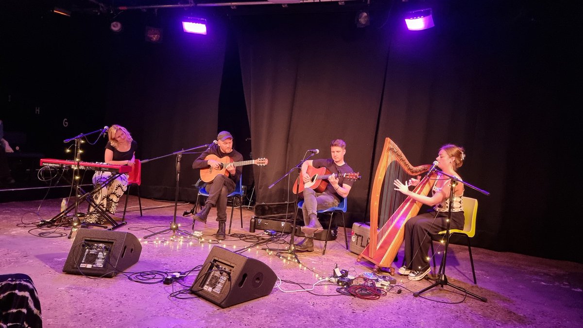 Really special night at <a href="/Alphabetti/">Alphabetti Theatre</a> watching Eve Simpson, Mike McKenzie, <a href="/TheLakePoets/">THE LAKE POETS</a>, and Dara Dubh at Songs From South Shields (&amp; The World) Writers' Round as part of #NewcastleFringeFestival ✨️