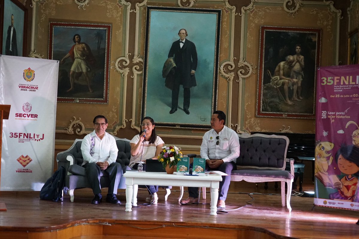 🌿📝 ¡Inicia el 6.º Encuentro de Escritoras y Escritores en Lenguas Originarias en #35FNLIyJ!

Abrimos con "Toapah wahki. La tierra ya no se moja" de Rafael Nava Vite. Honrando la palabra y memoria de los pueblos.

📍 Colegio Preparatorio de Xalapa.