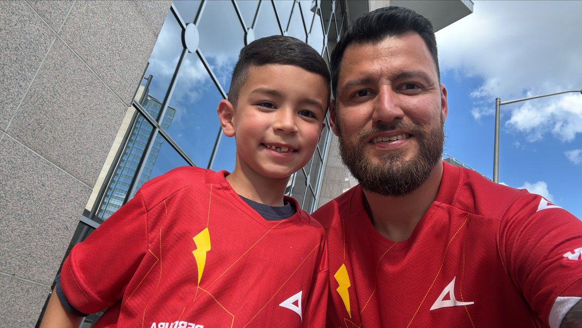 jayfutbolero07's tweet photo. Ya estamos aquí esperándolos! Viajamos desde Los Ángeles California para verlos! Vamos por el triunfo @ClubNecaxa #LeaguesCup #Necaxa https://t.co/KVKKoNhpej