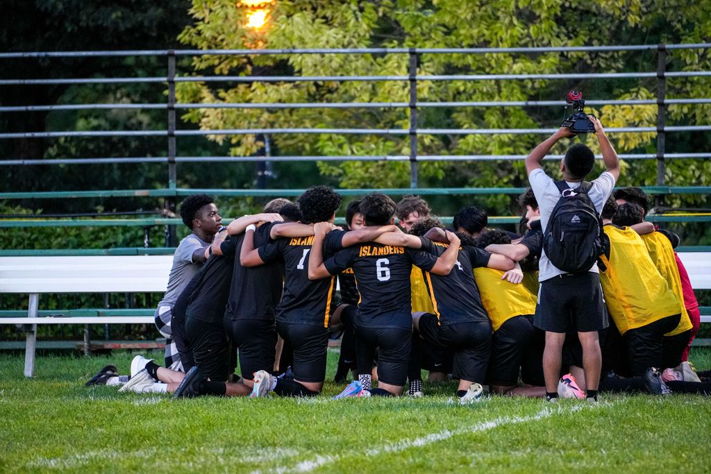 Fall sports registration is now open🤩

Visit DeLaSalle.com to browse our programs, learn how to register, and view the athletic calendars!

#GoIslanders
