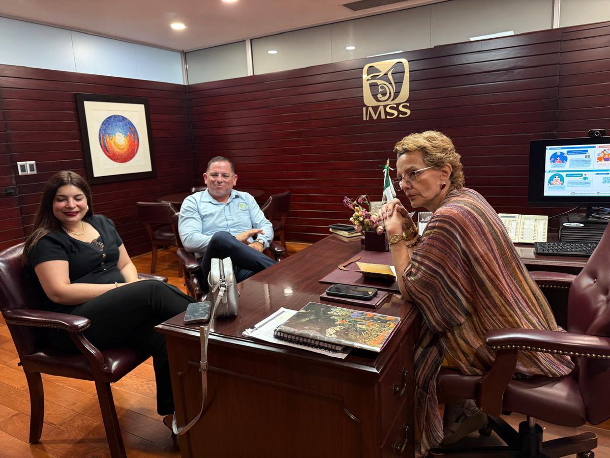 La titular del #IMSSBC, Dra. Desiree Sagarnaga Durante, se reunió con el director del Hospital de Salud Mental, Tijuana, Lic. José Francisco Bustamante Barragán y la subdirectora Dra. Marcela Iturralde, para fortalecer la atención a derechohabientes en materia de #SaludMental.