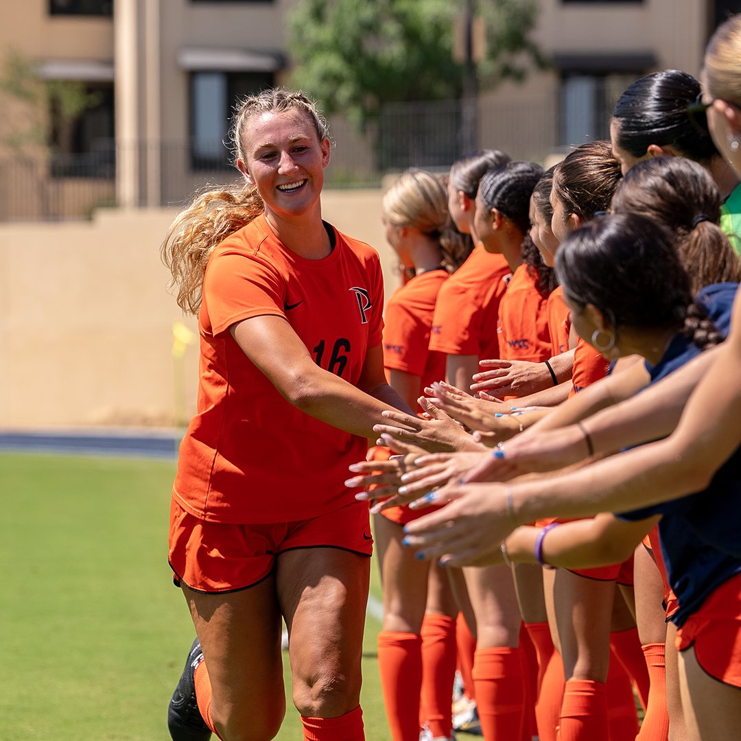 Shoutout junior Peyton Leonard, who was awarded the 2025 divisional player of the year for USLW league this summer 🤩

#MakeWaves