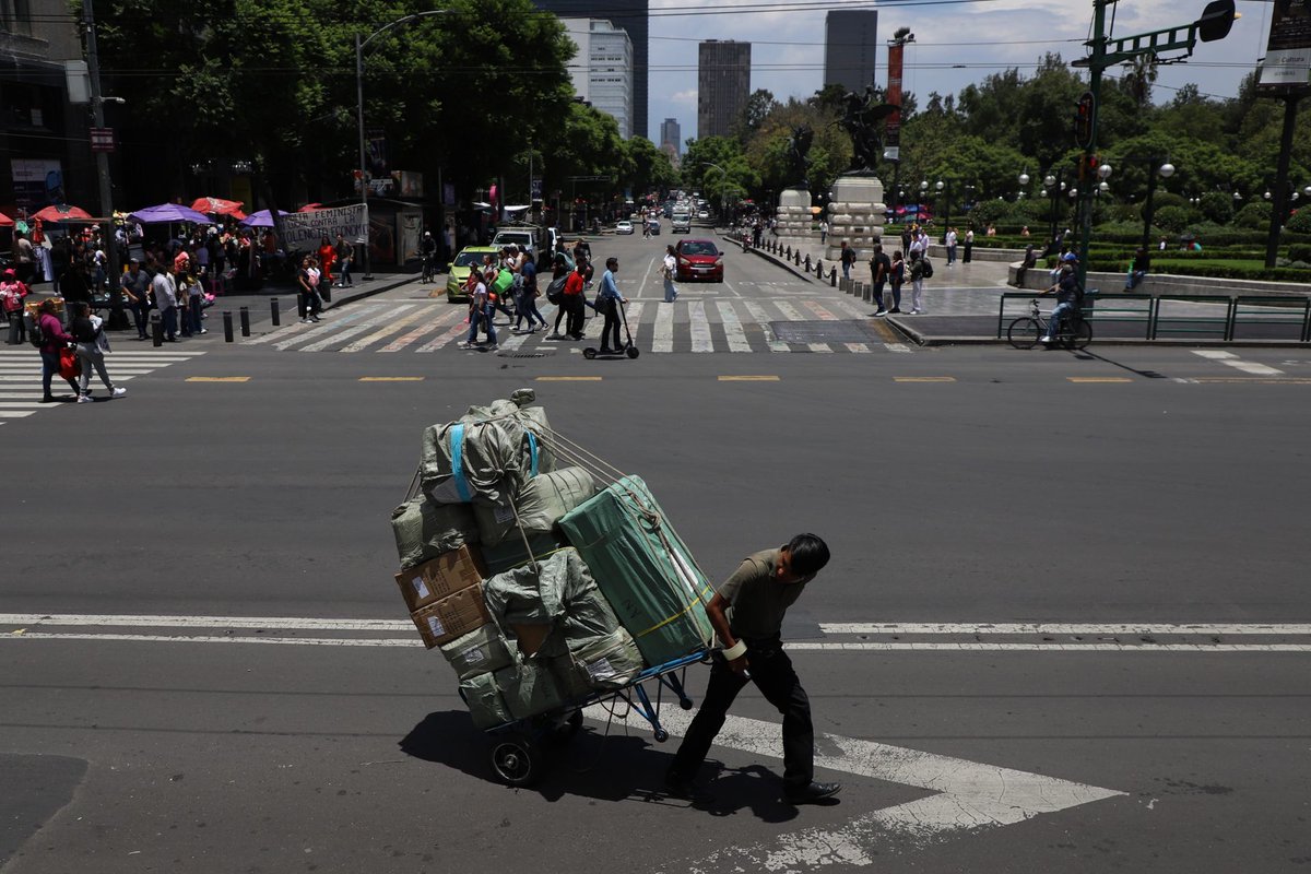 Opinión La Silla Rota (@opinionlsr) on Twitter photo Hay una serie de problemas que tienen a México amurallado en una compleja incertidumbre, algunas no son nuevas, pero sí se han exacerbado, mientras que otras, han sido inauguradas bajo las siglas de la 4T. ✍️ <a href="/OmarCepedaCastr/">Omar Cepeda Castro</a> #OpiniónLSR lasillarota.com/opinion/column… Hay una serie de problemas que tienen a México amurallado en una compleja incertidumbre, algunas no son nuevas, pero sí se han exacerbado, mientras que otras, han sido inauguradas bajo las siglas de la 4T. ✍️ <a href="/OmarCepedaCastr/">Omar Cepeda Castro</a> #OpiniónLSR lasillarota.com/opinion/column…