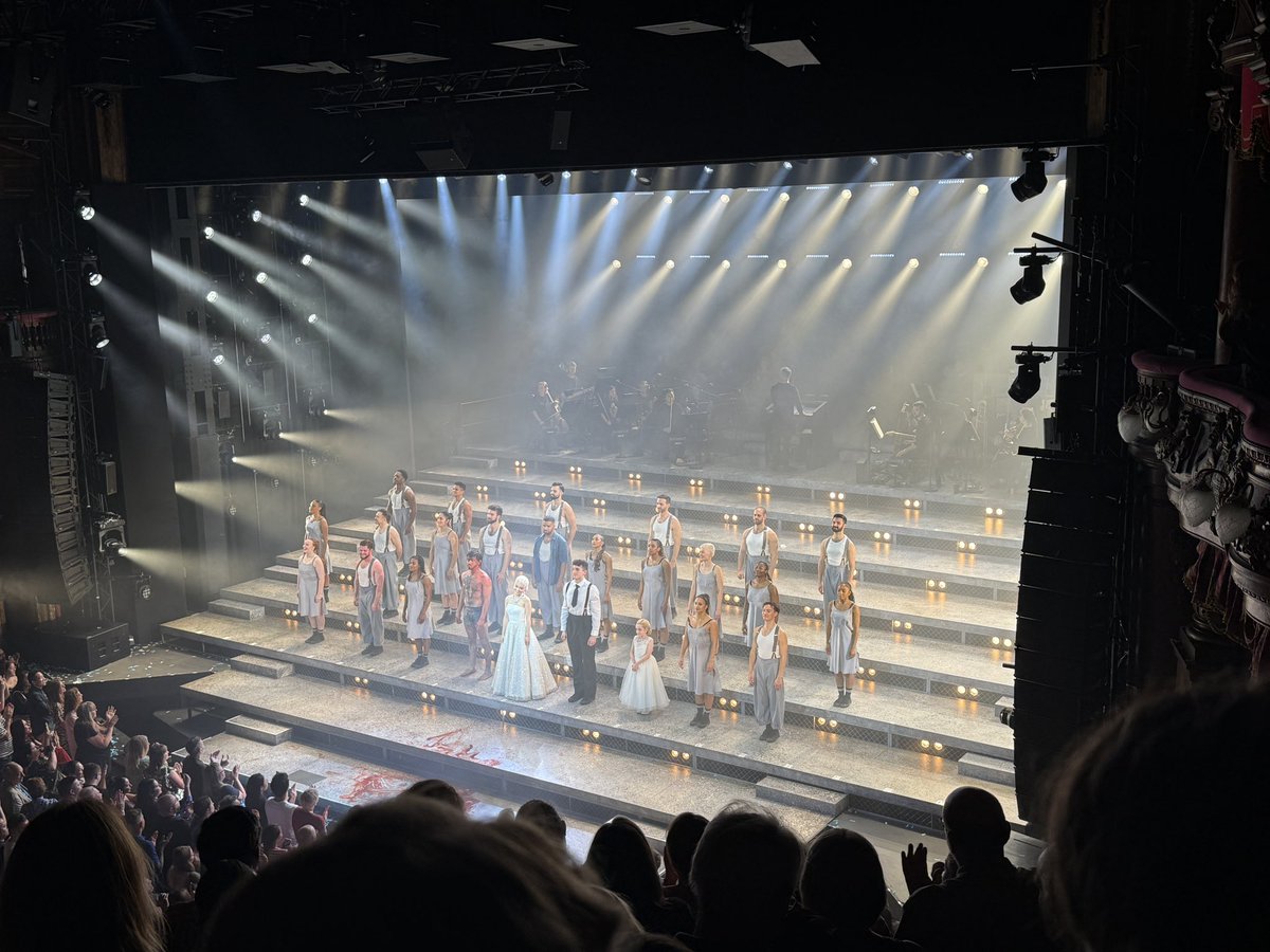 #londonpalladium <a href="/rachelzegler/">rachel zegler (she/her/hers)</a> Spent the evening enjoying a fantastic musical #evita . What a show, what a performance from the cast and the musicians! Book it before it's too late!
