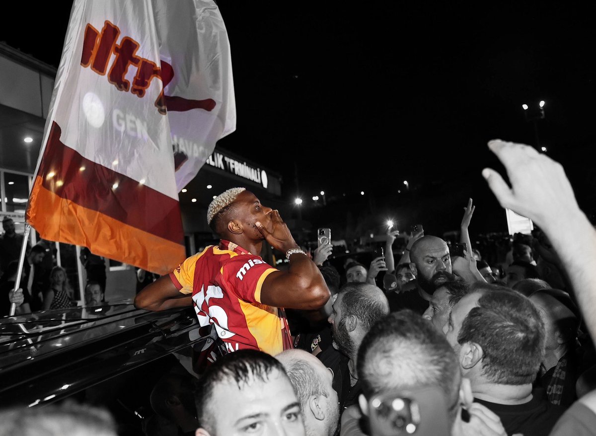 o1_asli's tweet photo. tablo diye asarız mesela 

#Galatasaray #Osimhen https://t.co/9DfE1xC8WY