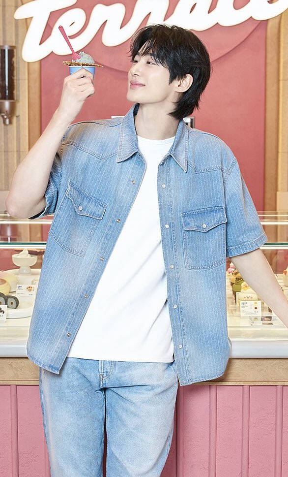 않이 너무 청량해......

#변우석 #ByeonWooSeok #배스킨라빈스