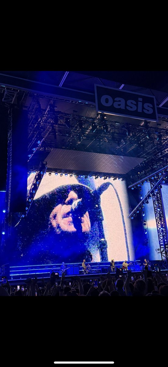 I don’t think anything will ever top tonight… unbelievable is doing a disservice. What a night #Oasis25