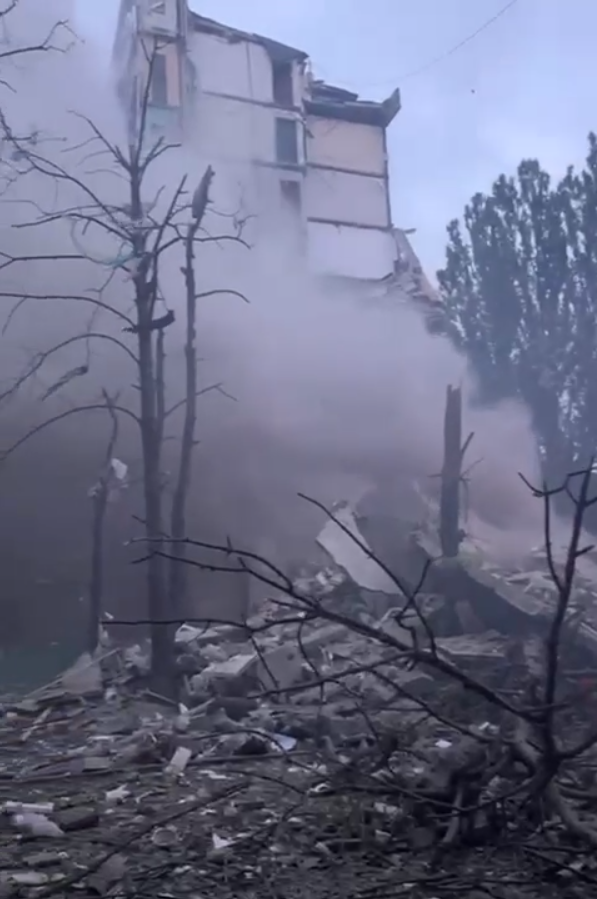 Kyiv, this morning: A residential apartment building suffered a direct hit. Reports indicate that people may be trapped under the rubble. Russia continues its deliberate attacks on civilian population, aiming to break the population’s will through terror.