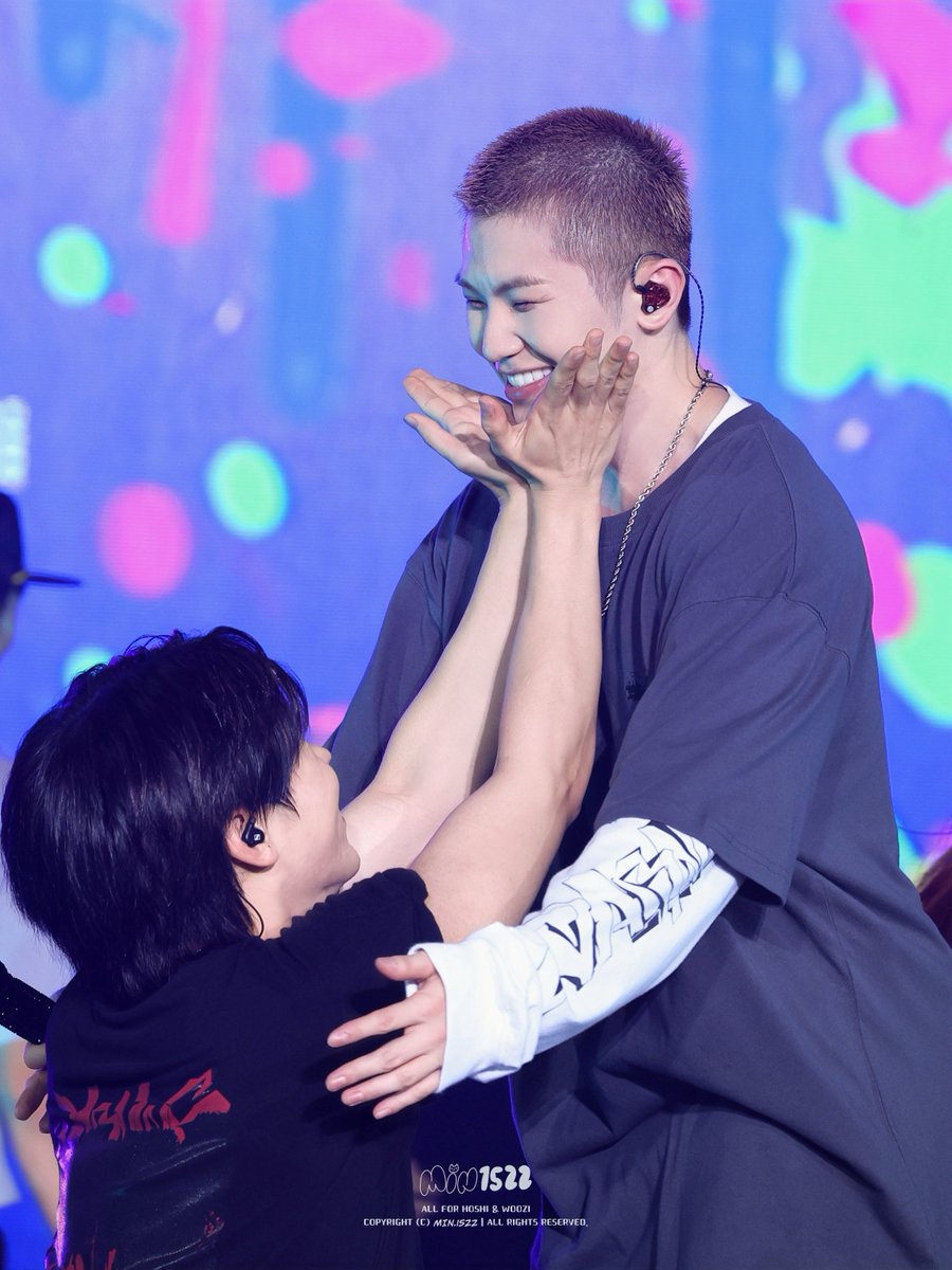 min_1522's tweet photo. 250727 호시우지 타이페이 팬콘

지후니꽃 ~ ꕥ

#우지 #WOOZI #��ジ #SEVENTEEN
#세븐틴 https://t.co/FlmzFHWSDM
