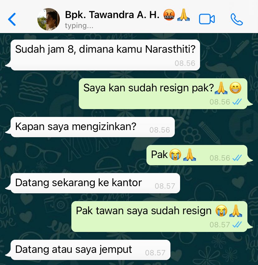 Taynew AU ABOVers💕 

📝Berawal dari Resign⁉️

Setelah 5 tahun bekerja, Narasthiti mengajukan resign. Tapi Tawan, bosnya yang dingin, hanya berkata: 

“Selesaikan satu tugas terakhir.” 

Siapa sangka, tugas itu justru mengubah hidup Thiti setelahnya. 

Tugas apakah itu❓
