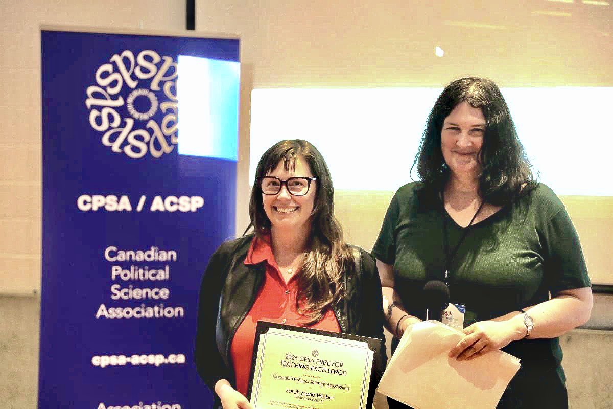 Sarah Marie Wiebe (@smwiebe) on Twitter photo Feeling ever so grateful to be in the privileged role of teacher, mentor and co-learner. Big thank-you to the students, jury and <a href="/cpsa_acsp/">🇨🇦 CPSA-ACSP 🇨🇦</a>! It’s a privilege to continuously encourage imagination, critical thinking and care inside the classroom and beyond! 🌟🍏💫 #uvic #cdnpoli Feeling ever so grateful to be in the privileged role of teacher, mentor and co-learner. Big thank-you to the students, jury and <a href="/cpsa_acsp/">🇨🇦 CPSA-ACSP 🇨🇦</a>! It’s a privilege to continuously encourage imagination, critical thinking and care inside the classroom and beyond! 🌟🍏💫 #uvic #cdnpoli