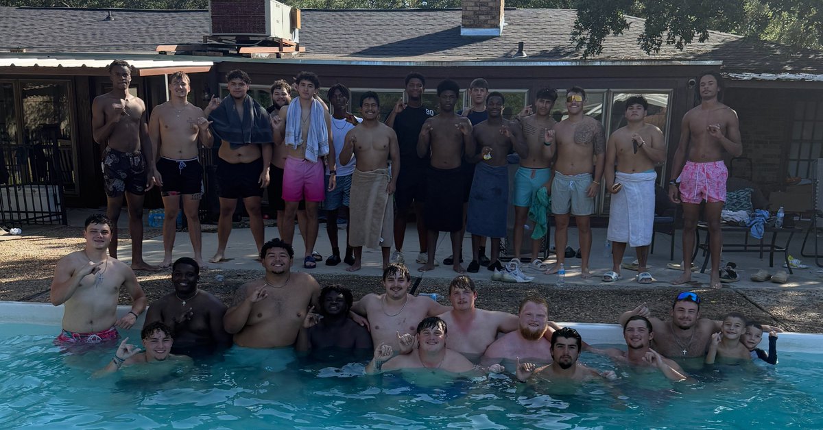 Coach Gipson (@coachgipson11) on Twitter photo Awesome day celebrating these student-athletes who have been working all summer long! Can’t wait to get all the YellowJackets back in Brownwood, TX - Practice #1 in 2 weeks! Great job by <a href="/CoachSiekHPU/">Aaron Siekmann</a> <a href="/CoachRCollins/">Coach Reed Collins</a> and <a href="/CoachSnyde/">Will</a>
#StingEm Awesome day celebrating these student-athletes who have been working all summer long! Can’t wait to get all the YellowJackets back in Brownwood, TX - Practice #1 in 2 weeks! Great job by <a href="/CoachSiekHPU/">Aaron Siekmann</a> <a href="/CoachRCollins/">Coach Reed Collins</a> and <a href="/CoachSnyde/">Will</a>
#StingEm