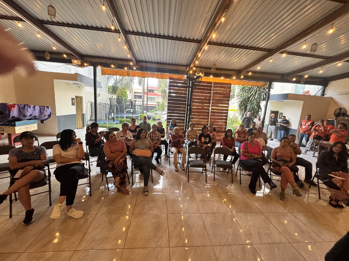 FabiolaCuan's tweet photo. Continuamos trabajando como nos gusta, cerquita de las personas, GRACIAS TOTALES por sus muestras de cariño y confianza , no les vamos a fallar. 💕

Estamos trabajando en hacer de Guadalajara la mejor ciudad para vivir ❤️ 

#LaMonumental🫶
#AlEstiloJalisco
#GDLTeCuida https://t.co/HOFyZjRwLV