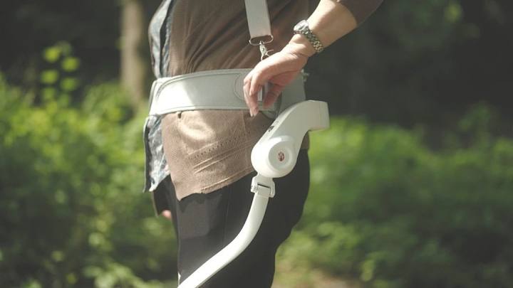 The Zhiyuan Research Institute has developed a hip #exoskeleton, China's first consumer-grade exoskeleton that integrates AI gait prediction and torque adaptation #technology. It has already been applied in elderly rehabilitation, labor work, outdoor sports, and training for the