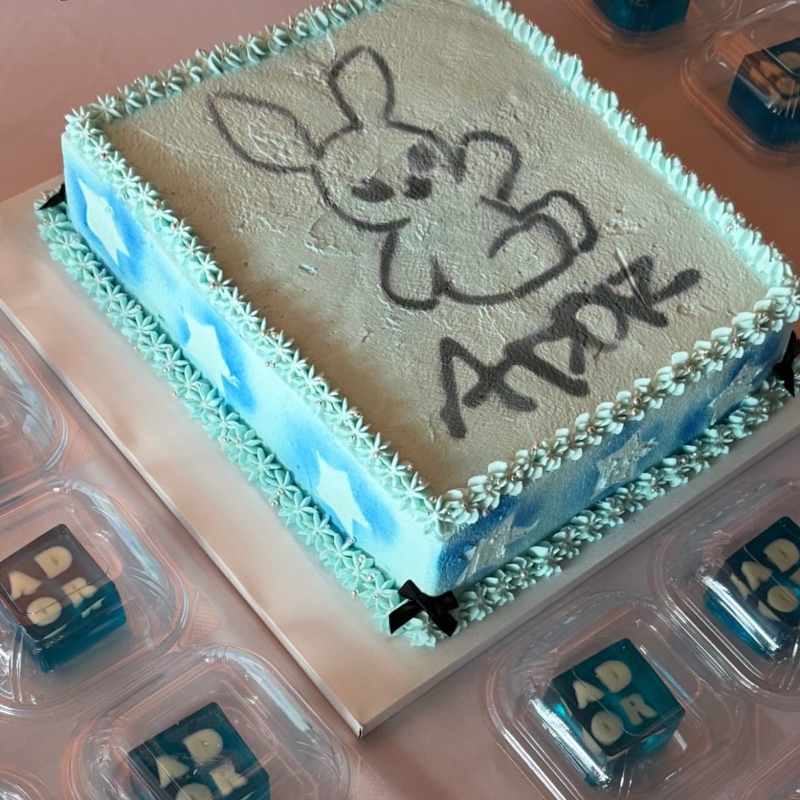 CakeDegg's tweet image. don’t tell me this ugly bunny took the OG ADOR and Hiroshi Fujiwara Fragment collab too…