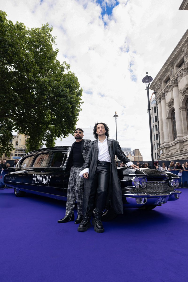 Desde Londres 🇬🇧, @losrules se unen a la magia de la premiere global de #Wednesday2 🖤💜 <a href="/NetflixLAT/">Netflix Latinoamérica</a> #WeAreEpik