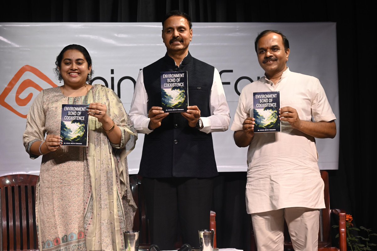 ThinkersForums's tweet image. Eminent Endocrinologist Dr Satish Kumar, Founder of Youth For Seva Venkatesh Murthy launched Book “Environment: Bond of Coexistence” authored by Reshel Bretny Fernandes at Suchitra Film Society, Bengaluru.