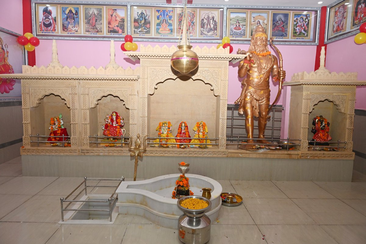 गत शाम बीकानेर में परशुराम सेवा समिति द्वारा आयोजित भगवान परशुराम मंदिर की प्राणप्रतिष्ठा कार्यक्रम में शामिल हुए।