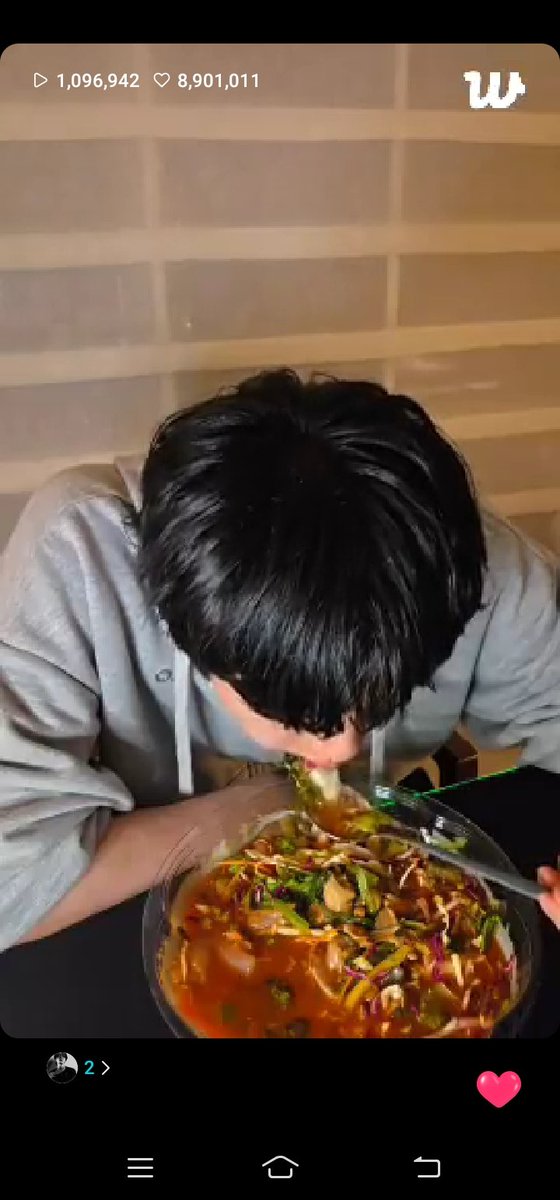 LUVJANANI's tweet image. #EATJIN my #seokjinnie #weverse_live now 😍 #RUNSEOKJIN_epTOUR_US #RUNSEOKJIN_epTOUR_NEWARK @BTS_twt #BTSJIN #JIN #방탄소년단진