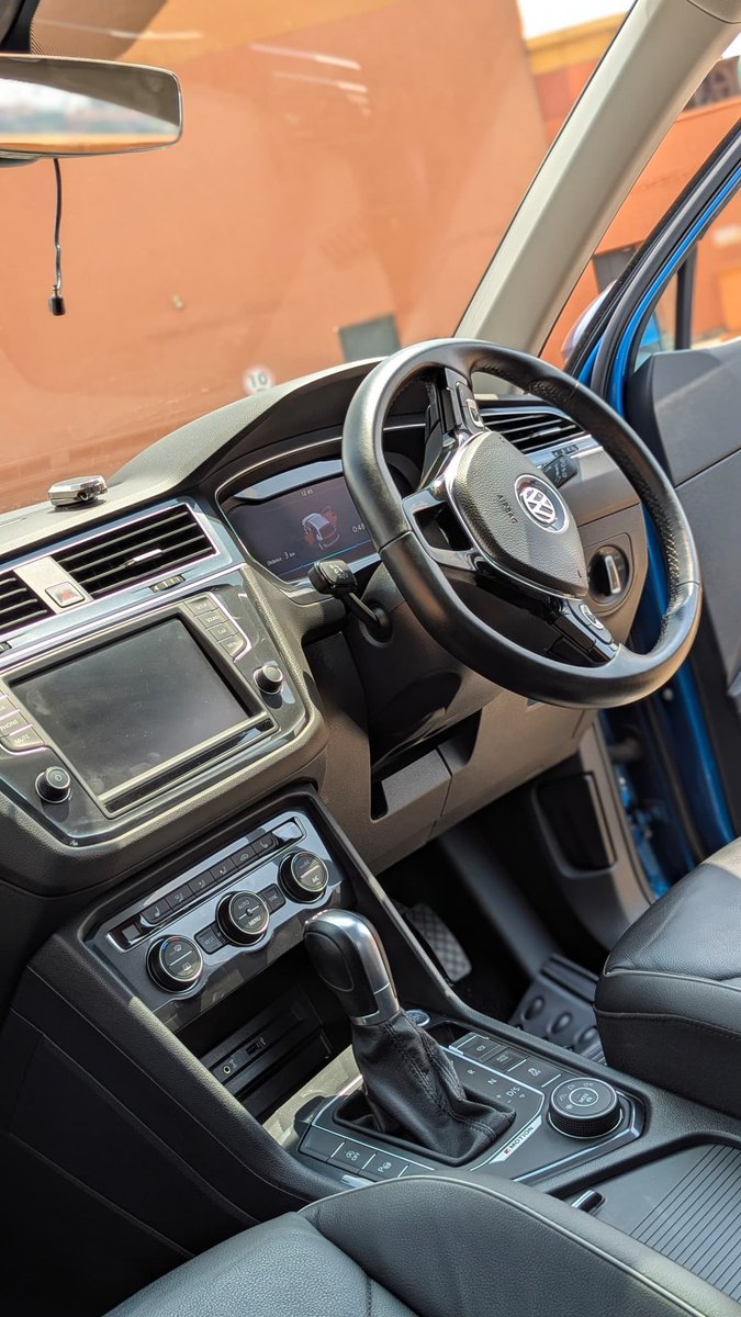 Buythiscar1's tweet image. #tiguan #Volkswagen 
The 2017-18 Volkswagen Tiguan is a compact SUV known for its solid build, premium features, and versatile nature. It's powered by a 200-hp turbocharged 2.0-liter four-cylinderme engine.
        @ 90M UGX 📲 0782238581.