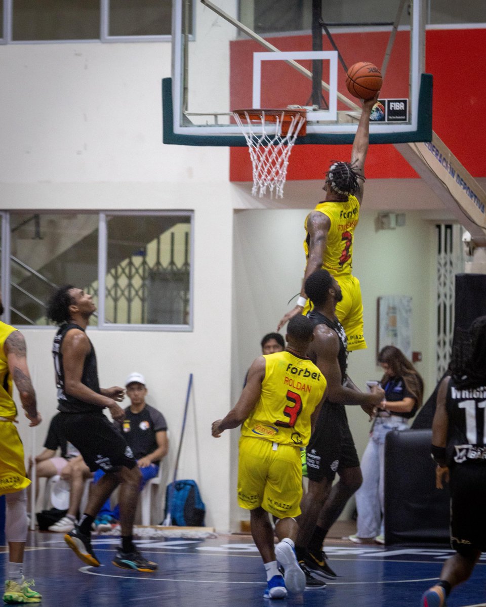 🏆 #LigaBasquetPro | Fecha 17
🔥 ¡Fin del 2° cuarto!

🏀 #BSC (57 - 41) Piratas 

👊🏻 ¡Vamos Ídolo!
#BarcelonaSomosTodos 🟡⚫️