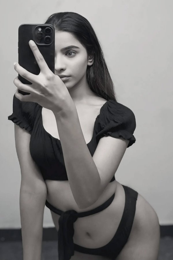 GxJ9_3cbAAAFlqw?format=jpg&name=900x900