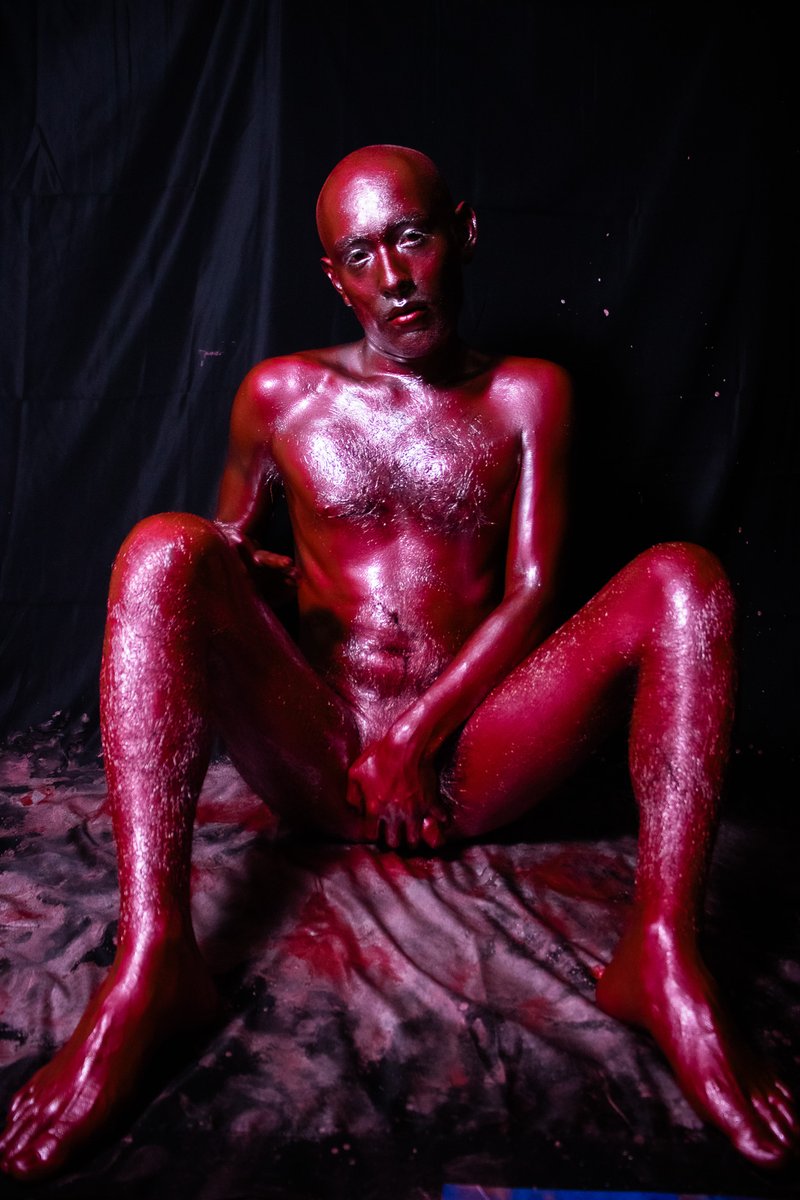 Doesn't he look stunning in red? Anyone wanna see more? 🥵