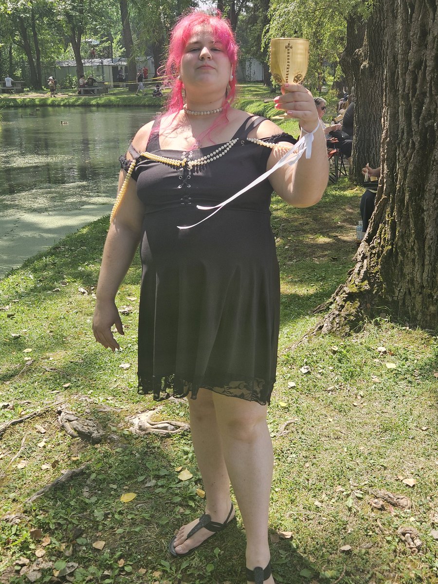 Did a semi closet cosplay of Peneloppe Eckhart, birthday version ^^
#vadtd