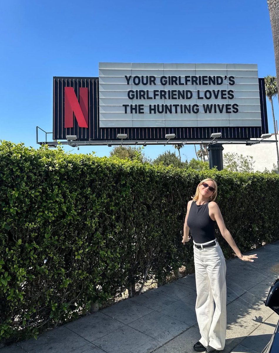 get anna kendrick in front of this billboard rn