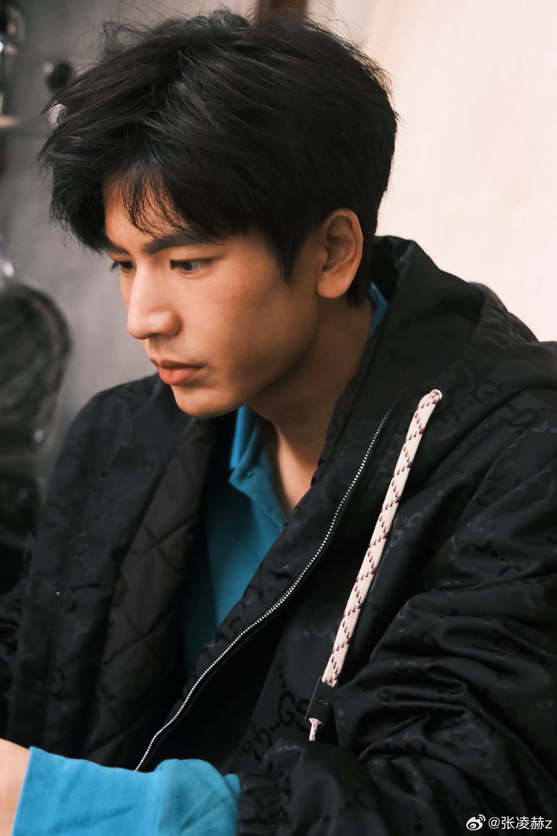 zhanglinghebr_'s tweet photo. 📸| 30.07.25 🚀 - Atualização de #ZhangLinghe com novos stills no Weibo.💙
(1/2)

#ZhangLinghe para o drama #OurGeneration.

#张凌赫 #zhanglinghe #linghe #จางหลิงเฮ่อ https://t.co/svAVbJVNZI