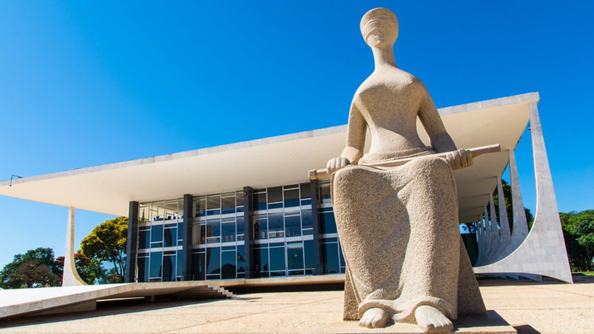 STF divulga nota oficial sobre sanção dos EUA a Alexandre de Moraes:

“Em razão das sanções aplicadas ao Ministro Alexandre de Moraes, um dos seus integrantes, o Supremo Tribunal Federal vem se pronunciar na forma abaixo:
1 . O julgamento de crimes que implicam atentado grave à