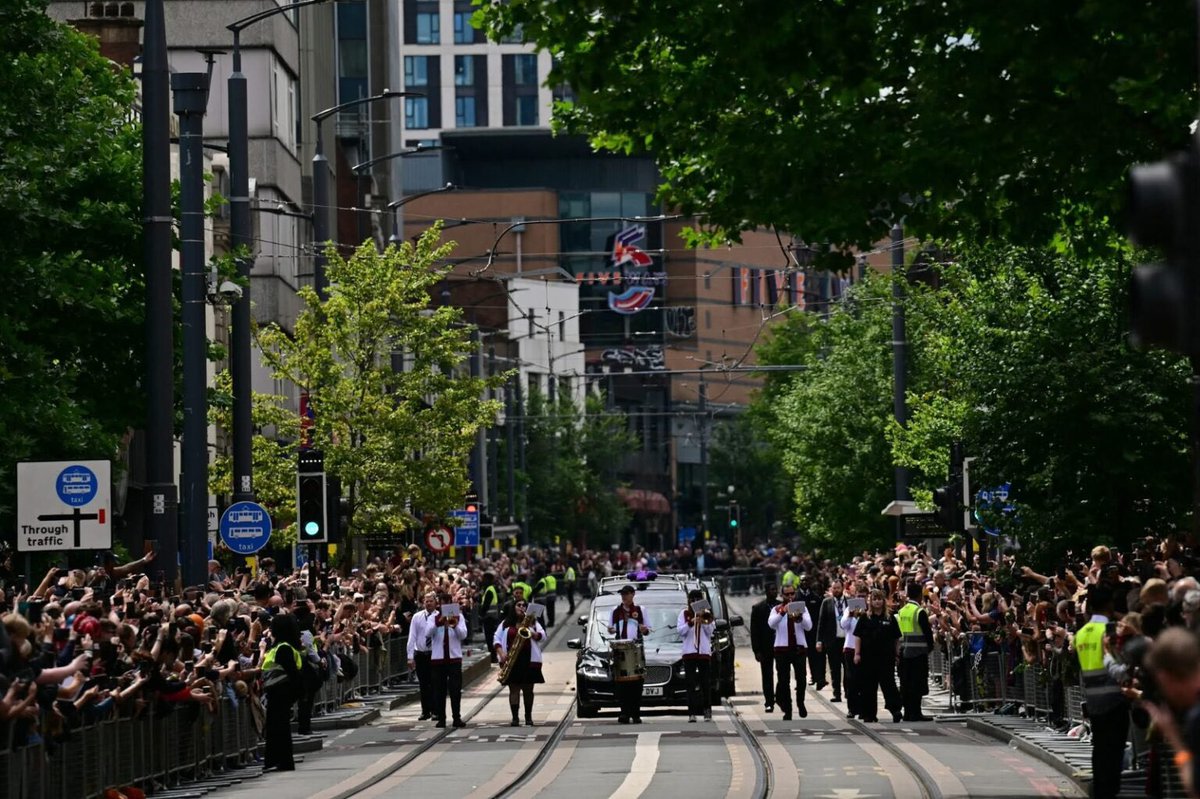 Alejandro Franco (@alejandrofranco) on Twitter photo Ozzy Osbourne es despedido por su familia y fans en las calles de Birmingham con un emotivo homenaje - warp.la/ozzy-osbourne-… <a href="/OzzyOsbourne/">Ozzy Osbourne</a> <a href="/WARPmagazine/">WARP</a> <a href="/WFM_Wradio/">WFM con Alejandro Franco.</a> Ozzy Osbourne es despedido por su familia y fans en las calles de Birmingham con un emotivo homenaje - warp.la/ozzy-osbourne-… <a href="/OzzyOsbourne/">Ozzy Osbourne</a> <a href="/WARPmagazine/">WARP</a> <a href="/WFM_Wradio/">WFM con Alejandro Franco.</a>