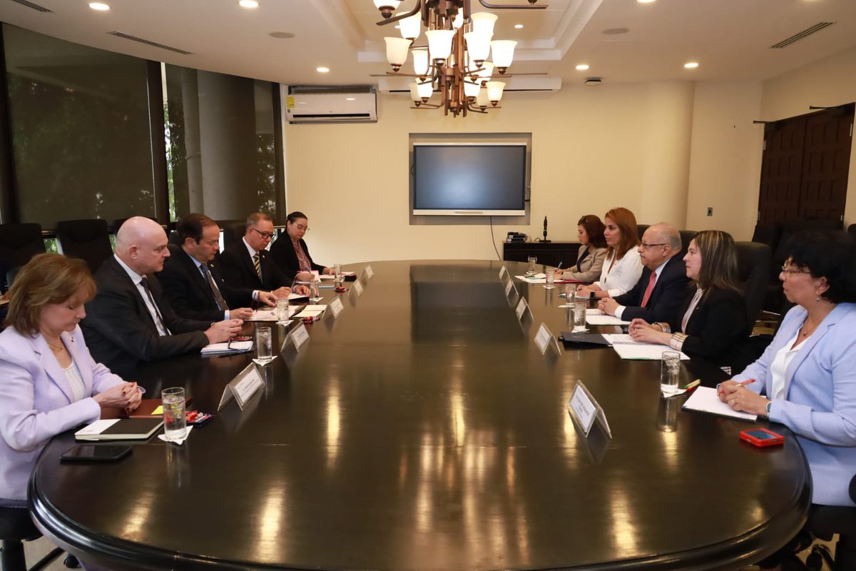 Cancilleres de Guatemala y Panamá afianzan la cooperación en la esfera bilateral, regional y multilateral.

#NotaDePrensa ➡️ prensa.gob.gt/comunicado/can…
