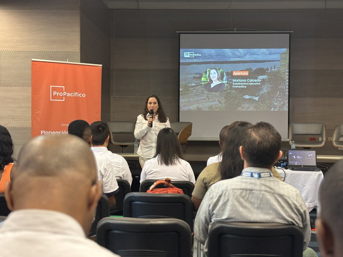 En la apertura, nuestra subdirectora ejecutiva, <a href="/marianacai/">Mariana Caicedo</a>, destacó que el POT no debe verse solo como un documento técnico, sino como un instrumento fundamental que se debe ejecutar para orientar las decisiones sobre el territorio en el largo plazo y preparar al Distrito para
