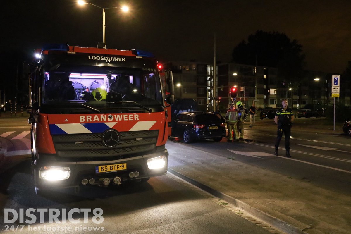 Op de #MelisStokelaan in #DenHaag is vannacht een auto spontaan in brand gevlogen. De inzittenden wisten op tijd het voertuig te verlaten. De brandweer kreeg het vuur snel uit. De auto wordt door een berger afgevoerd.