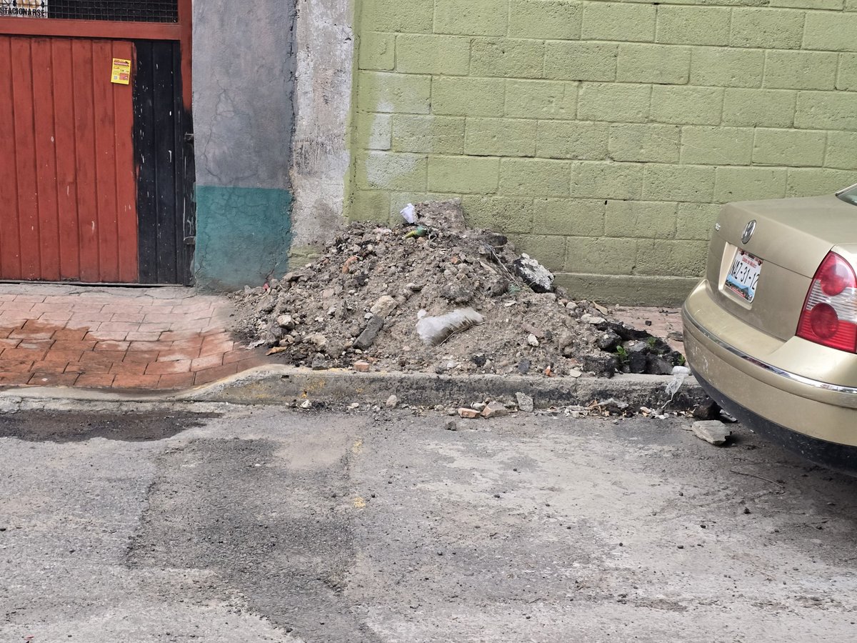 AlbertoIxma's tweet photo. @MHcesac @AlcaldiaMHmx @mauriciotabe solicitamos de su apoyo, por favor para recoger casajo de @AtencionSacmex en col San Juanico https://t.co/tt5rHyVAYa