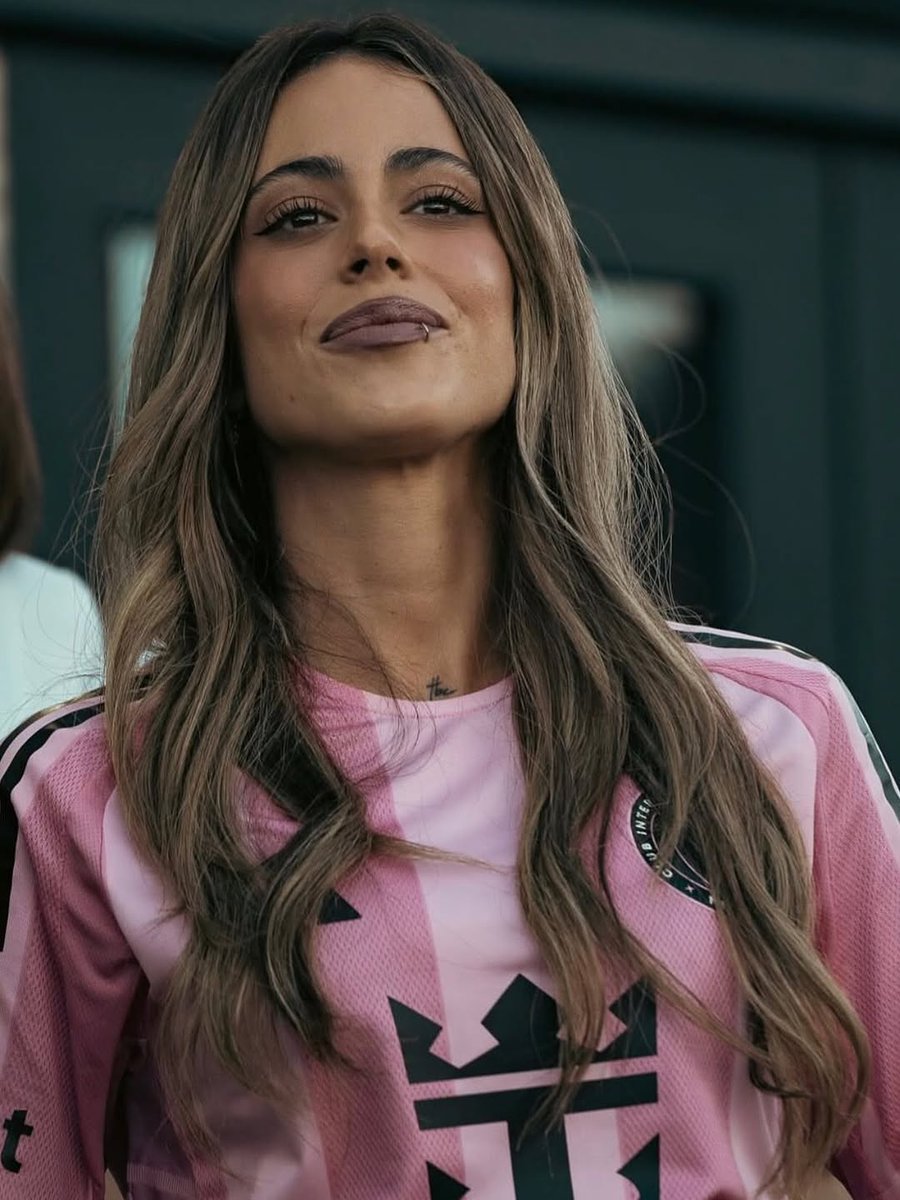 TeamTiniSP's tweet photo. 🩷🩷 #tini @TiniStoessel mujer para más hermosa 🤩🥹😍👑
.
.
#newspost #Tinistoessel #intargram #Peru #TeamTimiPeru https://t.co/P64qWR8BvJ