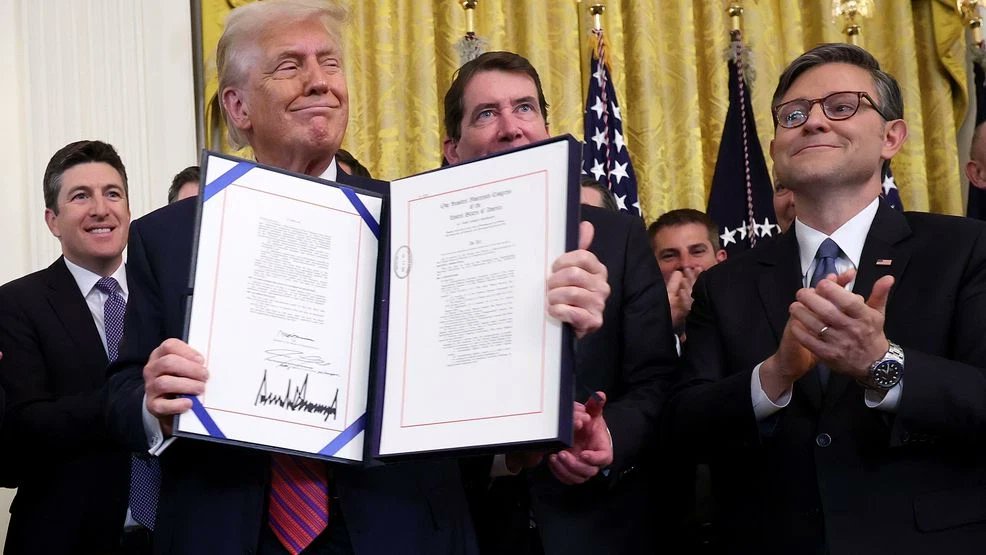 🚨 Historic Moment in Crypto 
On July 18, 2025, President Donald Trump signed the GENIUS Act, the first major U.S. law regulating digital currencies.
A new era begins for the $250B stablecoin market—clear rules, stronger trust, and global impact. 🌍
#Crypto #Stablecoin #GENIUSAct
